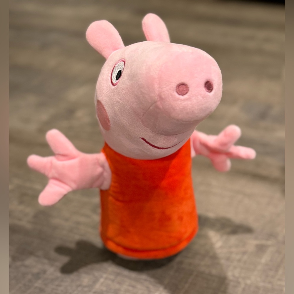 Peppa Pig hand puppet like new 9”